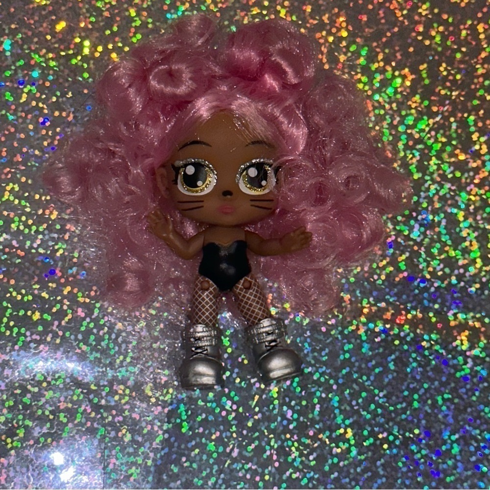 Zuru ITTY BITTY PRETTY Tea Party Teacup Doll Pink Curly Hair Doll Only
